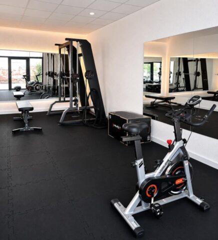 Sala treningowa Trening na POZIOMIE Sala treningowa w studiu Trening na POZIOMIE w Mierzynie