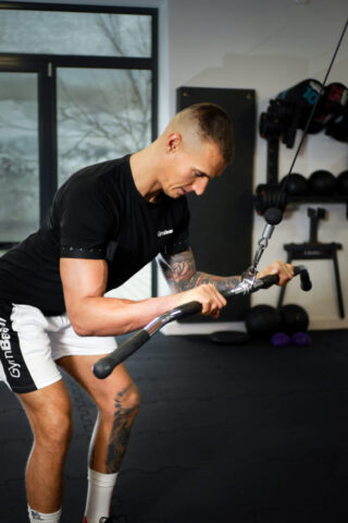 Kamil Brzykcy trener personalny Kamil Brzykcy trener personalny w studiu Trening na POZIOMIE w Mierzynie