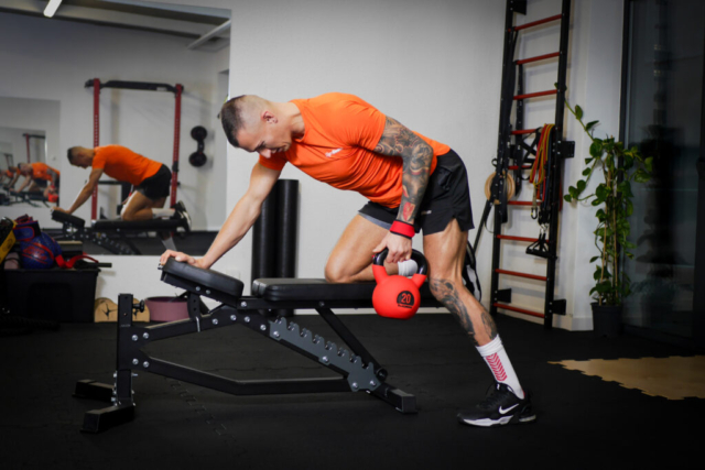 Kamil Brzykcy trener personalny Kamil Brzykcy trener personalny w studiu Trening na POZIOMIE w Mierzynie